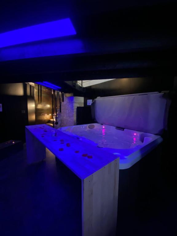 Mieuxqualhotel jacuzzi privatif La retro - One-Bedroom Apartment