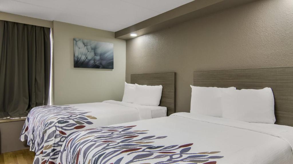 Red Roof Inn & Conference Center Chicago - Aurora Fox Valley - Standard Room With Two Double Beds Non-Smoking