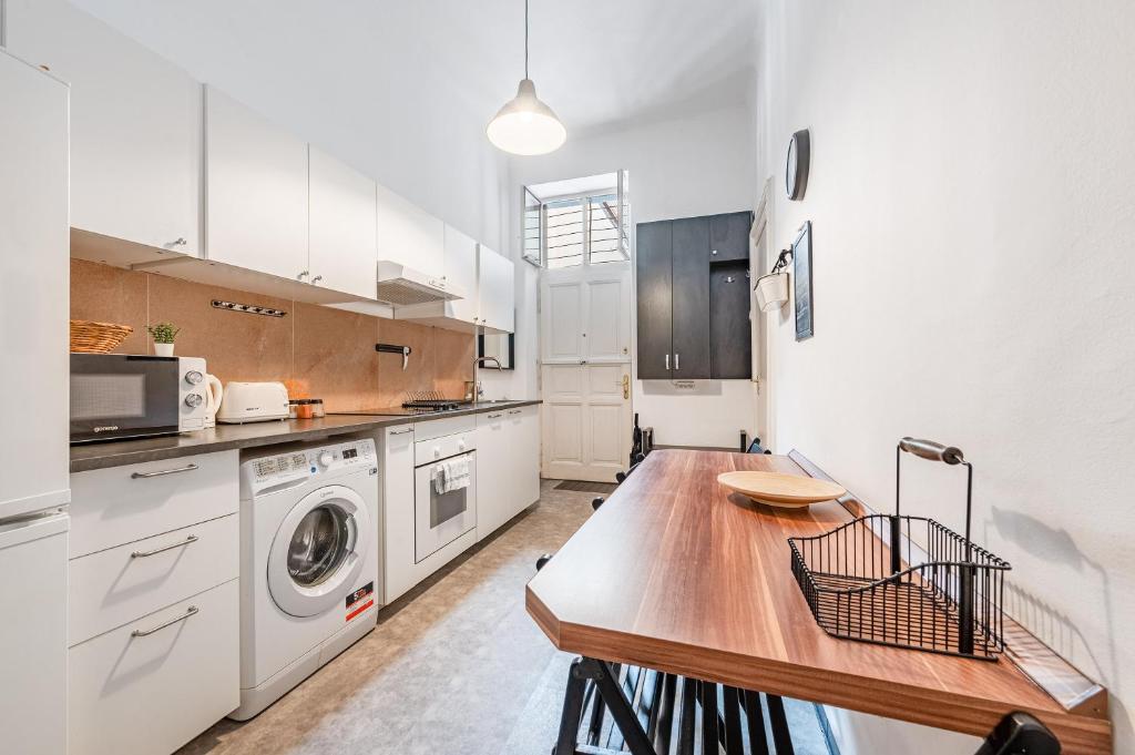 Kuchyň nebo kuchyňský kout v ubytování Eotvos 25 Apartment