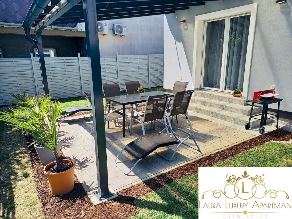 Balkon lub taras w obiekcie Laura Luxury Apartman Gyenesdiás