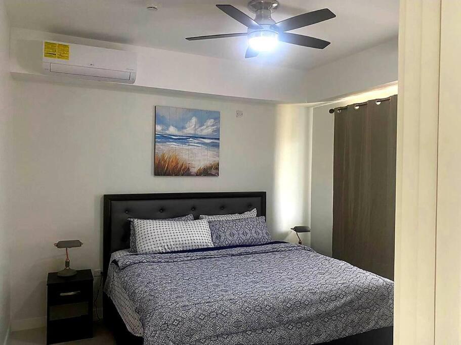Postel nebo postele na pokoji v ubytování Arvie Suites