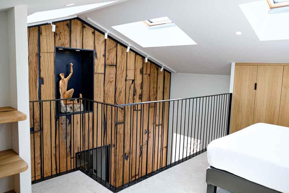 Postel nebo postele na pokoji v ubytování Logis Hotel Erreguina