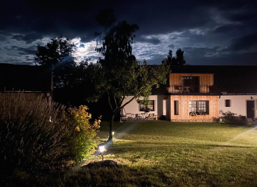 Zahrada ubytování Relax apartmány na statku u Orlické přehrady