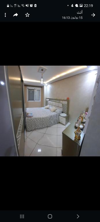 a bedroom with a bed and a table in a room at راحتي 2 in Tangier