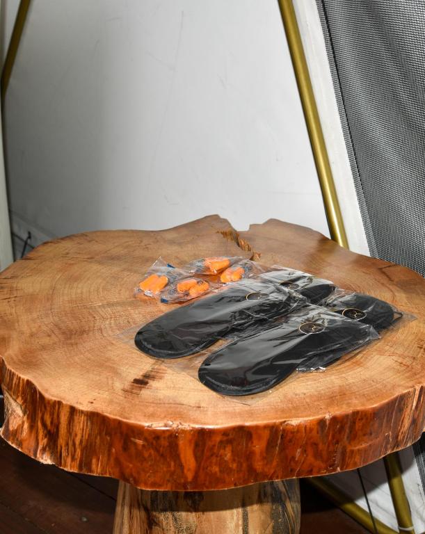 a wooden table with a pair of shoes on it at Golden Glamping in Guatavita