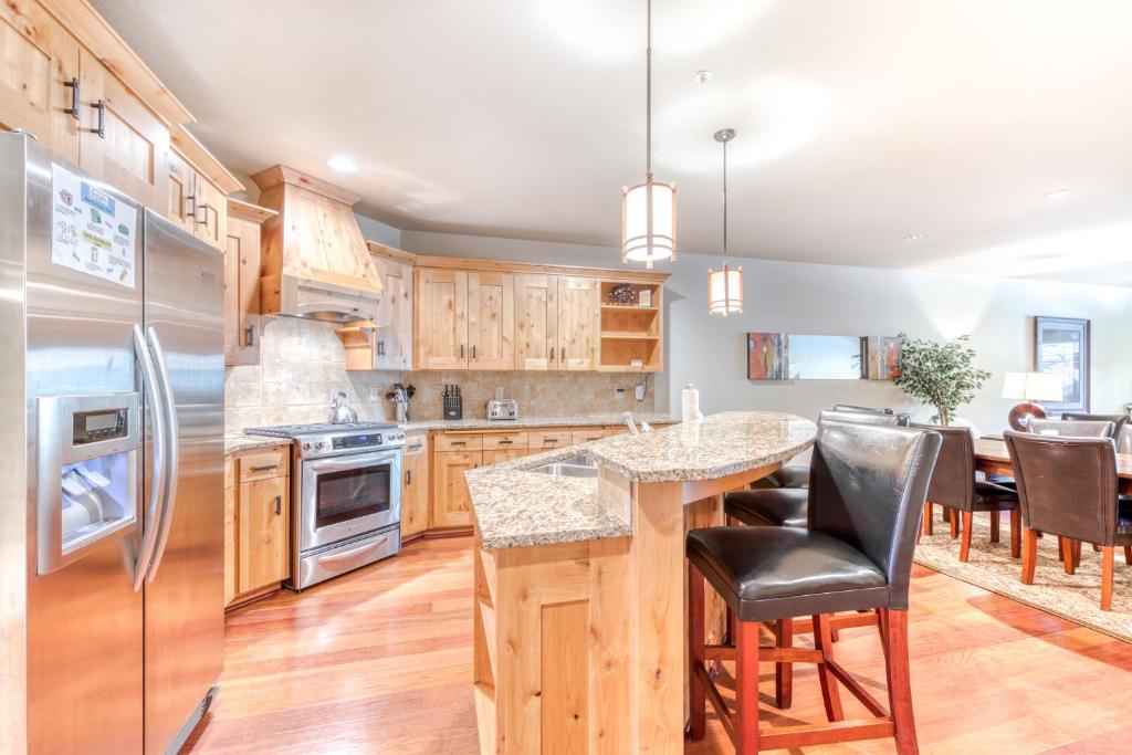 204 Grand Lodge South, Government Camp (updated prices 2024)