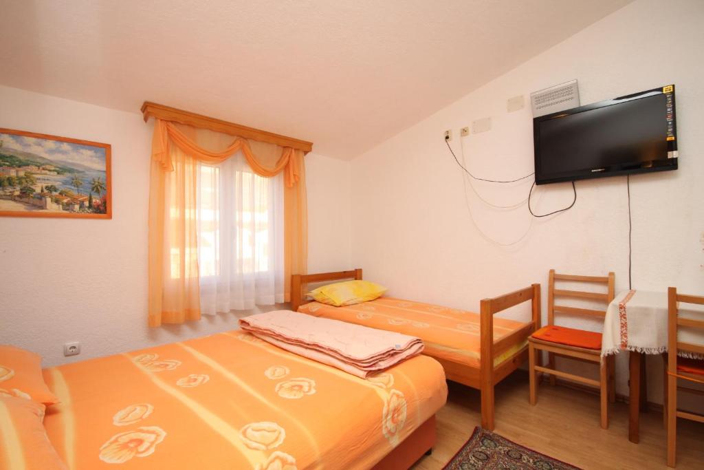 Apartments by the sea Kastel Kambelovac, Kastela - 8627 - Estudio