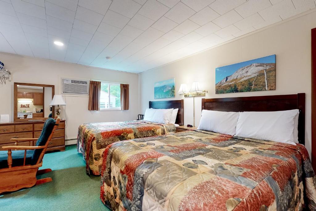 Ένα ή περισσότερα κρεβάτια σε δωμάτιο στο Riverbank Connecting Motel Rooms 9 & 12