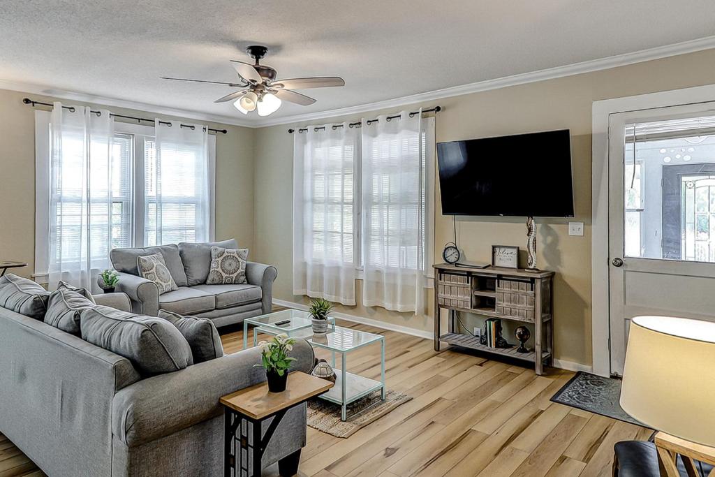 Folly Beaches Be Crazy, Folly Beach (updated prices 2024)