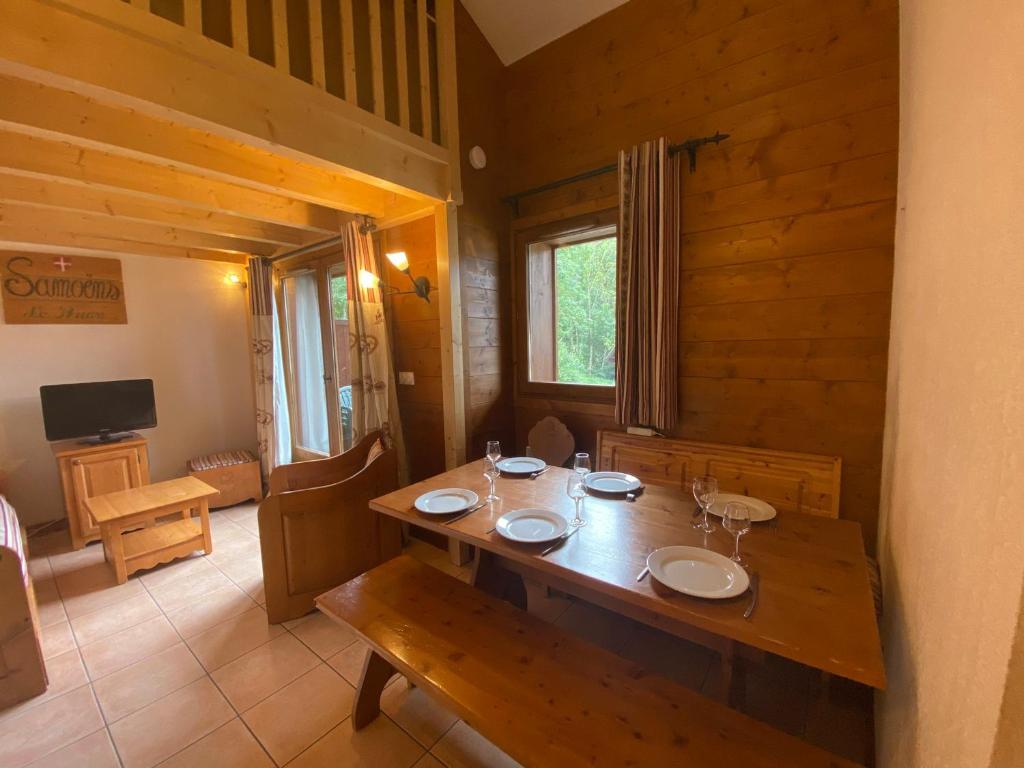 a wooden dining room with a wooden table and chairs at Appartement Samoëns, 3 pièces, 6 personnes - FR-1-624-12 in Samoëns