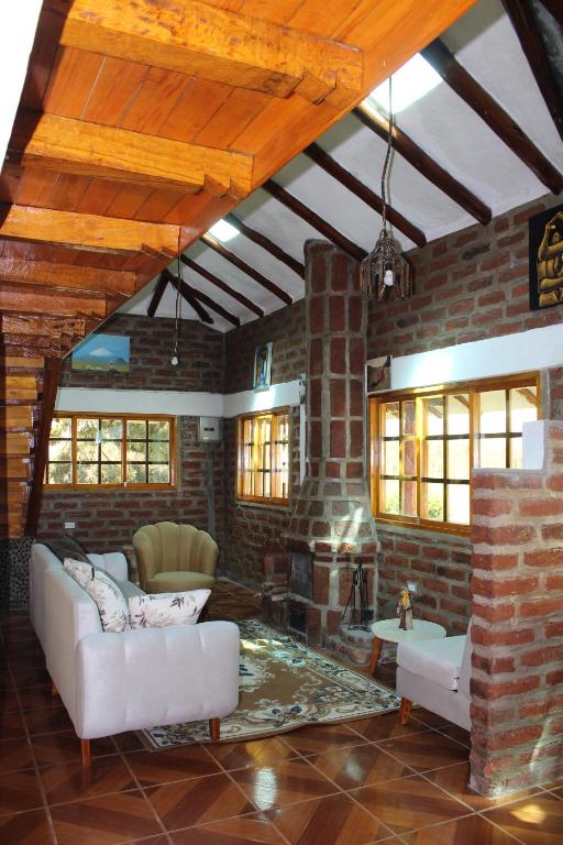 Posezení v ubytování Rumipaxi Lodge