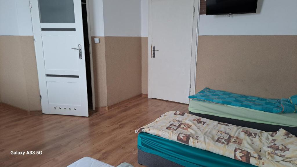 Noclegi , pokoje gościnne - Viervoudige Kamer Met Douche