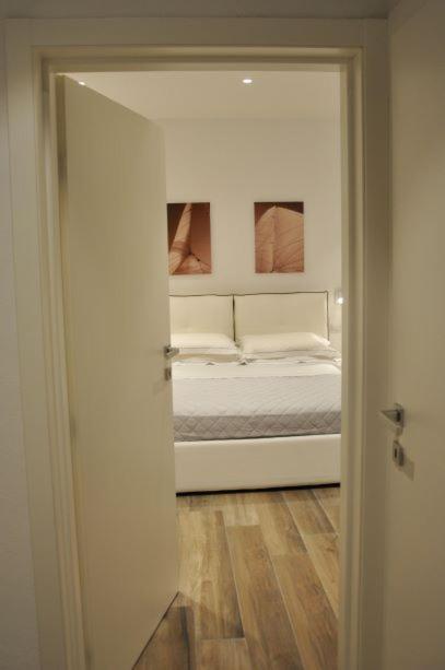 Posteľ alebo postele v izbe v ubytovaní Luxury 2 Apartments Cervia with Swimming Pool