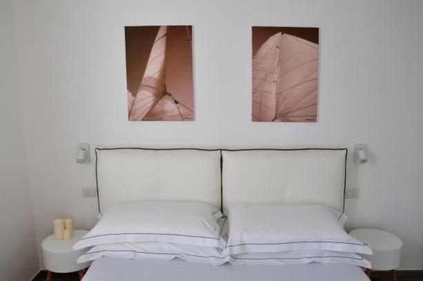 Posteľ alebo postele v izbe v ubytovaní Luxury 2 Apartments Cervia with Swimming Pool