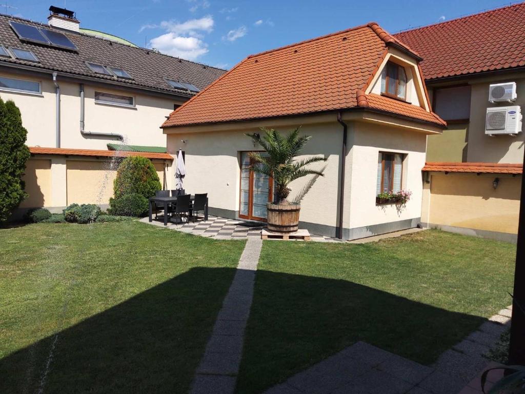 Budova, v ktorej sa apartmán nachádza