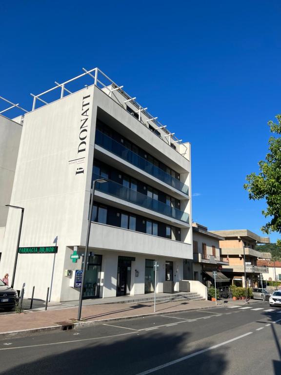 a building on the corner of a street at Donati Business Rooms in Subbiano