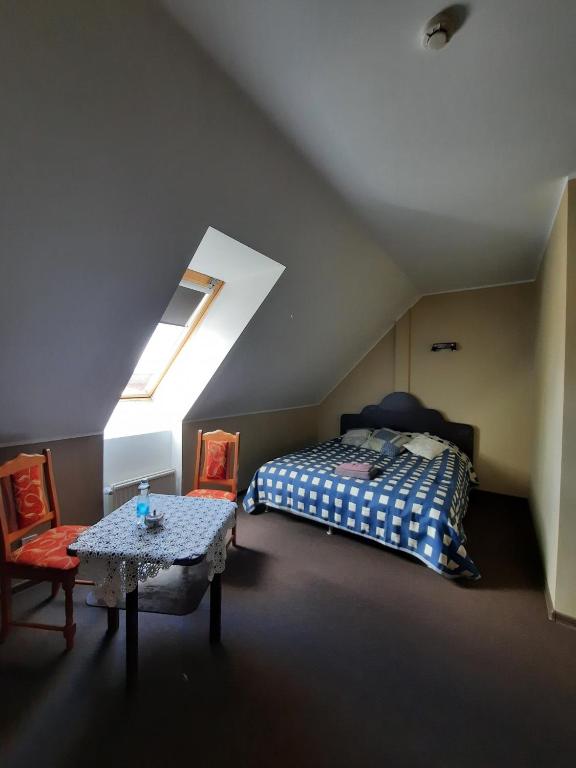 Postel nebo postele na pokoji v ubytování Aiakeskuse hostel