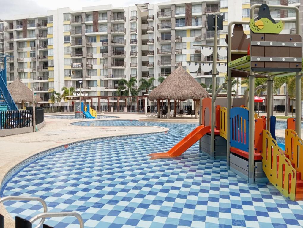 Herní místnost nebo prostor pro děti v ubytování Apartamento en Peña Azul "La Aldea" Ricaurte, Cundinamarca