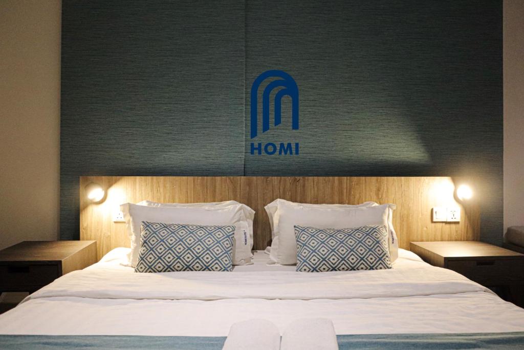 Postel nebo postele na pokoji v ubytování Homi Breeze at Sutera Avenue 和逸微风