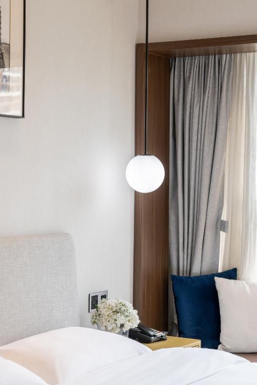 Postel nebo postele na pokoji v ubytování Keypai Hotel