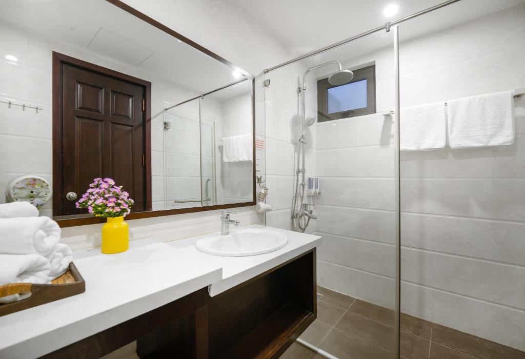 Koupelna v ubytování Hoa Phong Airport Danang Hotel
