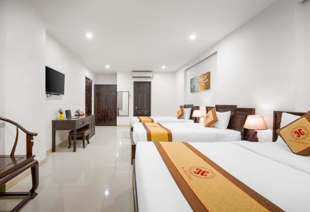 Postel nebo postele na pokoji v ubytování Hoa Phong Airport Danang Hotel