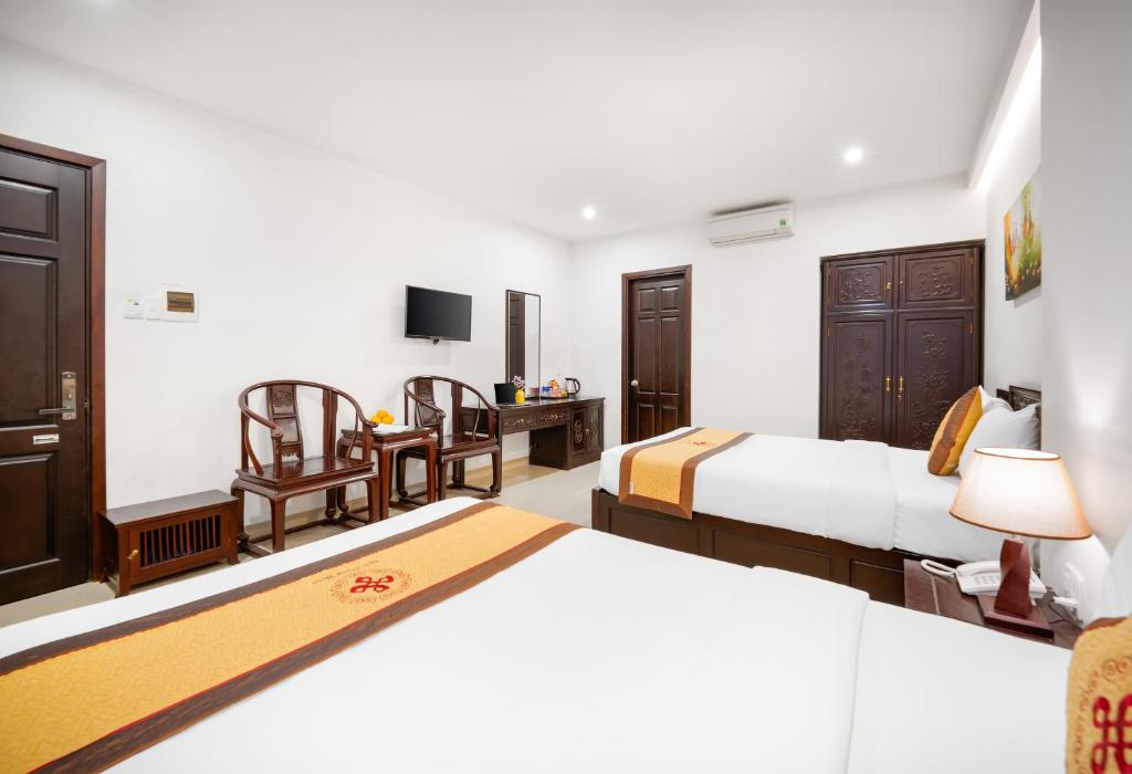 Postel nebo postele na pokoji v ubytování Hoa Phong Airport Danang Hotel
