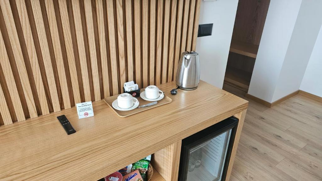 Příslušenství pro přípravu čaje a kávy v ubytování SIBB Hotel
