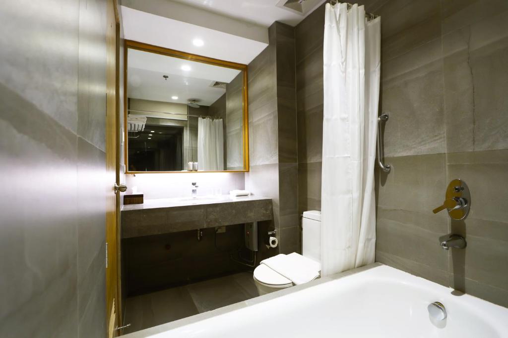 Koupelna v ubytování Sotogrande Hotel Katipunan