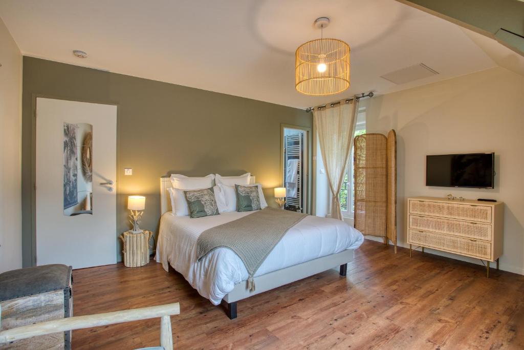 O'Myosotis - 400m Centre Historique - Parking Gratuit - Piscine et Jardin - 12