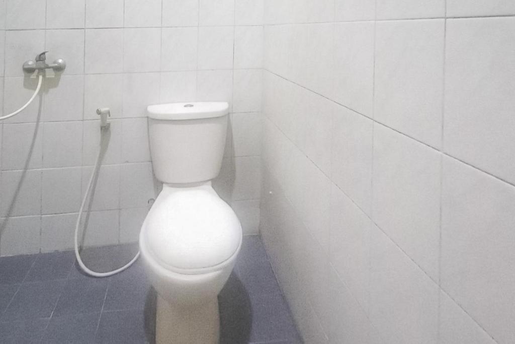 Koupelna v ubytování Hotel Malang near Alun Alun Malang RedPartner