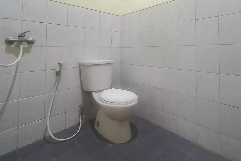 Koupelna v ubytování Hotel Malang near Alun Alun Malang RedPartner
