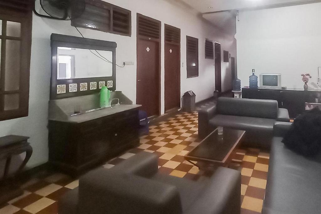 Posezení v ubytování Hotel Malang near Alun Alun Malang RedPartner