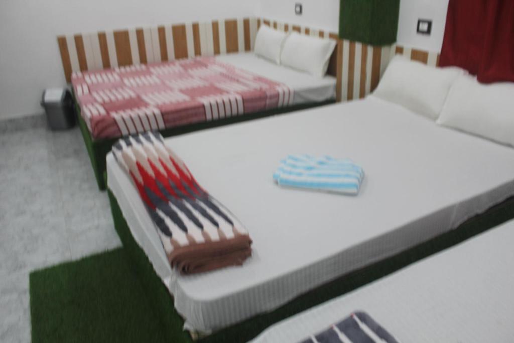 Postel nebo postele na pokoji v ubytování Hotel Giggle Coast Restro and Lodge