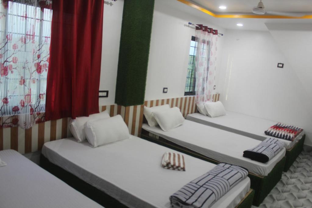 Postel nebo postele na pokoji v ubytování Hotel Giggle Coast Restro and Lodge