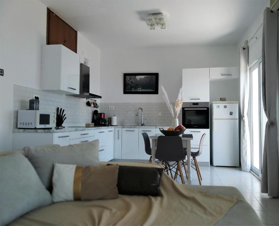 Kuchyňa alebo kuchynka v ubytovaní Ionian View Apartment