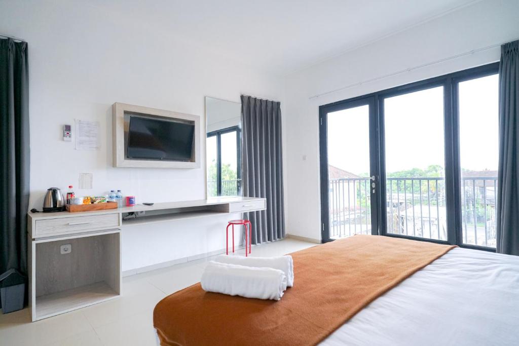 Postel nebo postele na pokoji v ubytování Urbanview Pecatu Residence Bali by RedDoorz