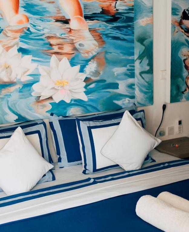 Bazén v ubytování The White Key Luxury Villas nebo v jeho okolí