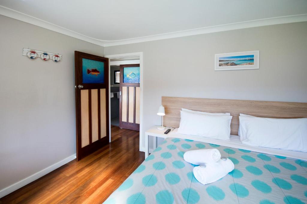 Ein Bett oder Betten in einem Zimmer der Unterkunft Clearwater Motel Apartments