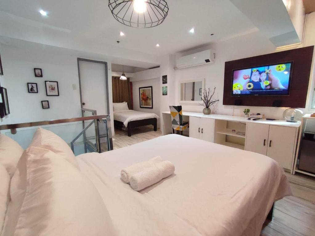 L1 Twin Bed Staycation in Bonifacio Global City