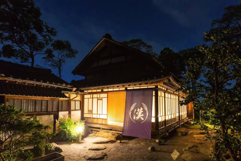 Bangunan di mana terletaknya rumah percutian