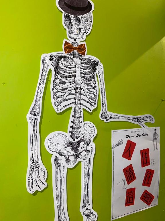 a drawing of a skeleton wearing a top hat at Hive Bed and Backpacker蜂巢膠囊旅店 in Hualien City