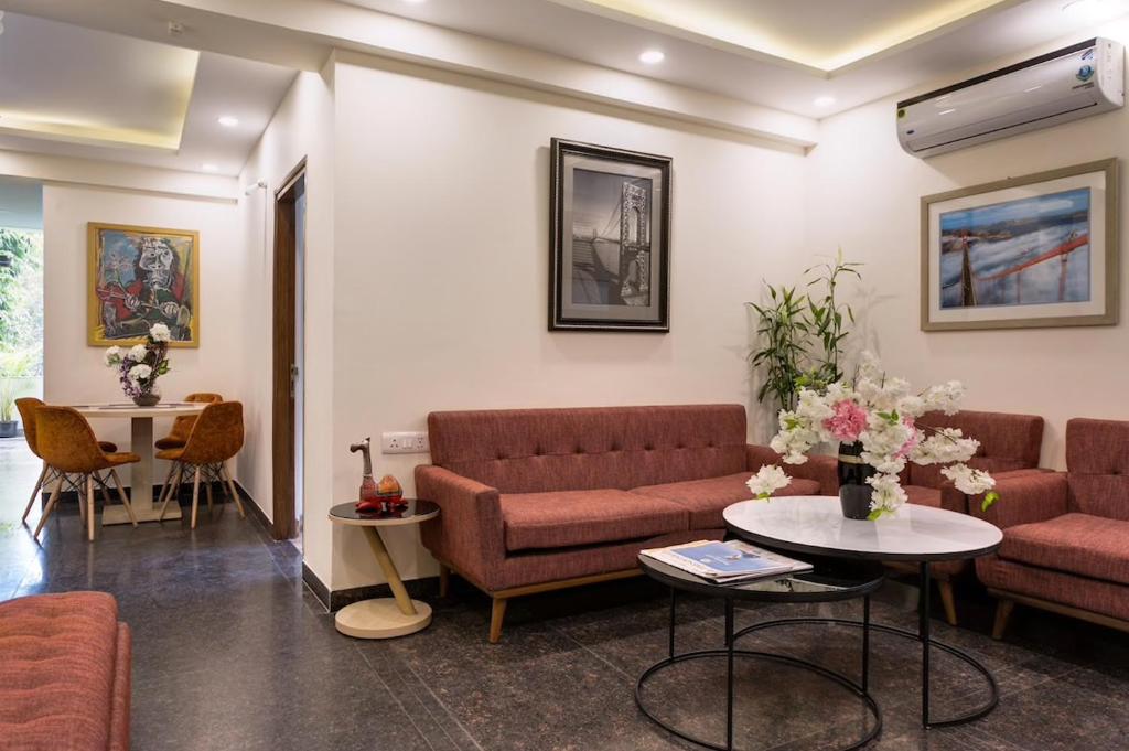 Posezení v ubytování MOYDOM Private Ensuite with Shared Balcony & Kitchen