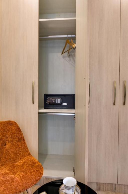 Fotografie z fotogalerie ubytování MOYDOM Private Ensuite with Shared Balcony & Kitchen v Novém Dillí