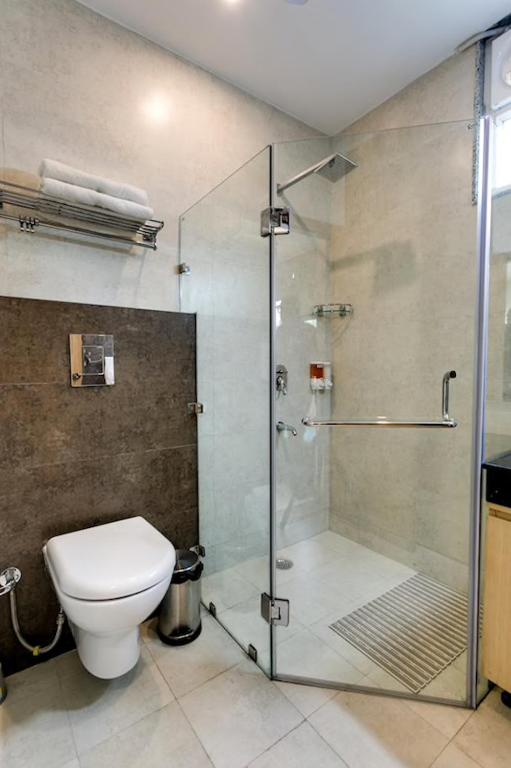Koupelna v ubytování MOYDOM Private Ensuite with Shared Balcony & Kitchen