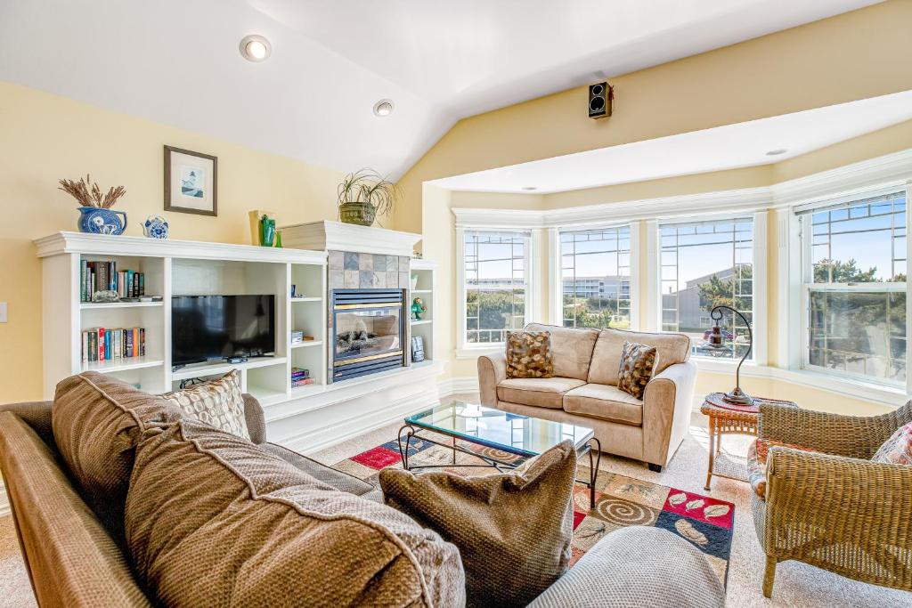 Fairhaven Applegate House & Bennington House, Newport (updated prices