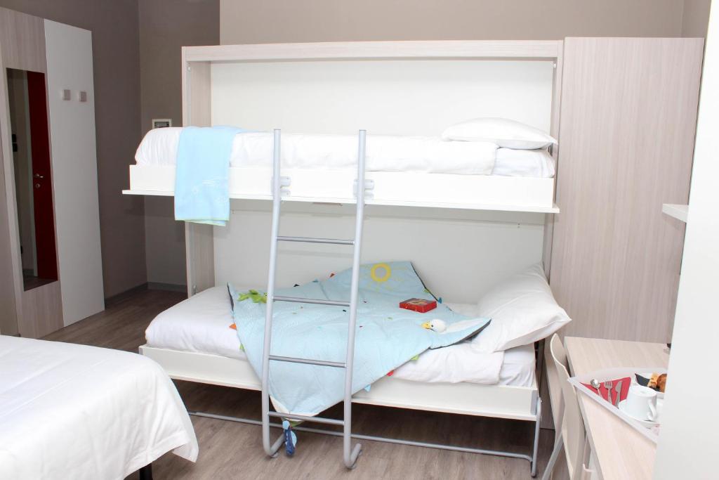 Postel nebo postele na pokoji v ubytování Best Quality Hotel La Darsena
