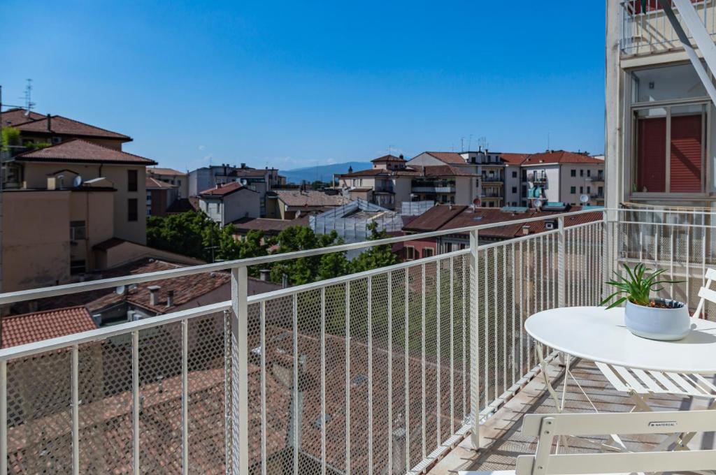 Verona Central Apartment with Balconies!, Verona (updated prices 2024)