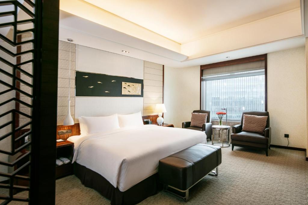 Postel nebo postele na pokoji v ubytování InterContinental Foshan by IHG