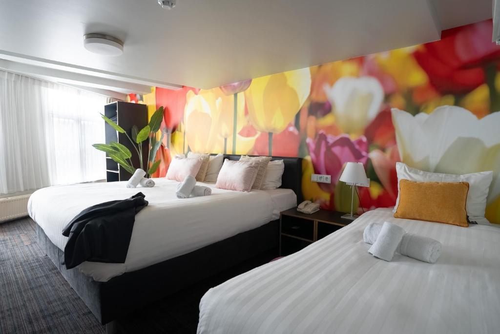 Postel nebo postele na pokoji v ubytování Multatuli Hotel